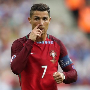 足协杯爆冷！曼联1-2遭布莱顿淘汰，35岁旧将反戈一击，格鲁达制胜球定乾坤